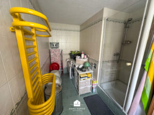 Badezimmer (EG)