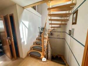 Treppe (1.OG)