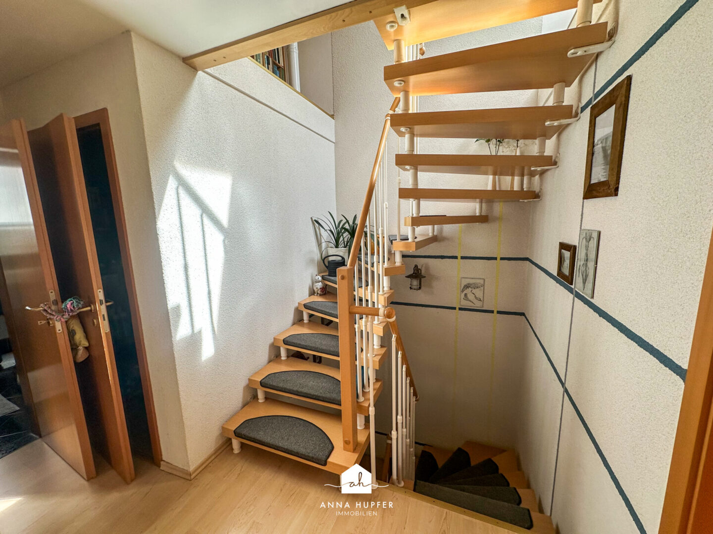 Treppe (1.OG)